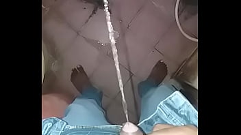 Desi Jagoan Melepaskan Pancuran Panas Yang Memuaskan
