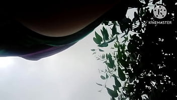 Di Tengah Hutan India Yang Liar, Si Bhabhi Liar Mengeluarkan Cairan Panas Dari Tubuhnya