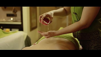 Pijatan Menggairahkan Dari Istri Seksi Kakak Tiriku