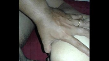 Mami Indonesia Seksi Dan Montok, Pantatnya Yang Besar Digoyang Keras Dari Belakang Dengan Kontol Gede