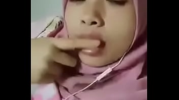 Video Call Panas Dengan Cewek Berjilbab Yang Menggoda