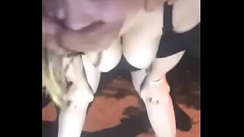 Gadis Tionghoa Nakal Beraksi Mesra Di Pinggir Jalan