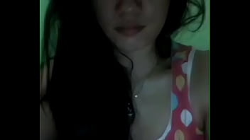 Zenila, Si Seksi Panas Yang Bikin Panas Di Camfrog Indonesia
