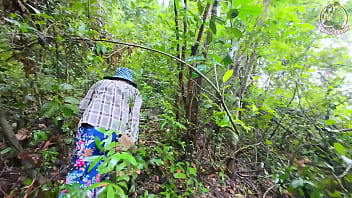 Jalan-jalan Di Hutan, Gadis Thailand Mampir Mesum Dulu Sebelum Cari Jamur
