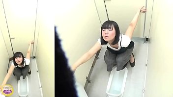 Gairah Malam Di Jepang: Ejakulasi Liar Saat Kencing