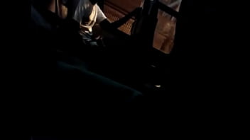 Pengalaman Pertama Di Dalam Bus Yang Bikin Basah