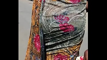 Gadis Seksi Dengan Pantat Panas Dalam Balutan Saree