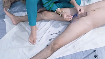 Sesama Desi, Adik Perawan Disetup Untuk Digilir Batang Besar Dan Lubang Belakangnya Dibuka