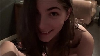 Saudara Tiri Perempuan Menangkap Saudara Tiri Laki-laki Tengah Menonton Film Porno Waria – Molly Jane – Terapi Keluarga