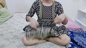 Kakak Tiriku Sendirian Di Kamar, Aku Ikut Masuk Dan Mengusap Vagina Di Malam Hari Saat Kakak Tiriku Melihat