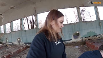 Публично трахаю парня от первого лица после того, как он обильно кончил