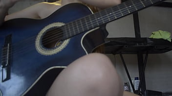 Gadis Pemusik Menukar Tubuhnya Demi Bergabung Dengan Band, Dan Ia Sangat Tergila-gila Pada Kemaluan Pria Hingga Melahap Semuanya Dan Masih Terus Menginginkan Lebih.