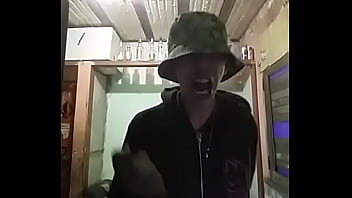 Chino Mengerang Bak Pelacur Yang Kesakitan