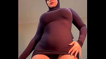 Gadis Berhijab Yang Sensual Bergoyang Menggoda