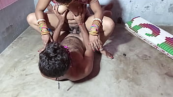 भाई ने सोती बहन की चुदाई कर दी नींद में