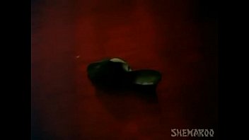 Adegan Mesra Rakhee Yang Menggoda Di Film Klasik Paroma