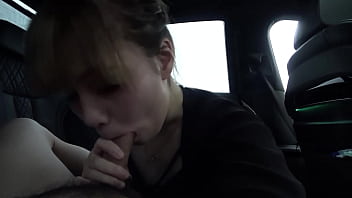 アパートの可愛すぎるギャルママとの濃厚車内フェラでたっぷり精飲