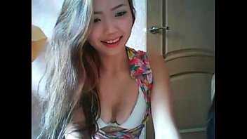 Gadis Tionghoa Menggoda Di Webcam