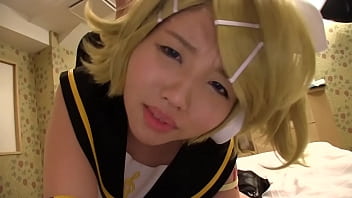 Gadis Jepang Berpakaian Seksi Seperti Karakter Anime