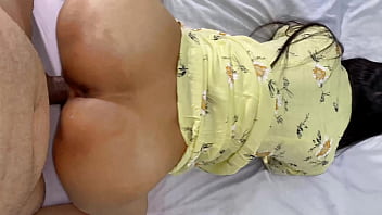 Saat Tukang Susu Menagih Bayaran, Nyonya Rumah Malah Telanjang Dan Menawarkan Pantatnya Untuk Ditusuk (seks Anal)