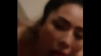 Gadis Thailand 19 Tahun Menelan Penuh Nafsu