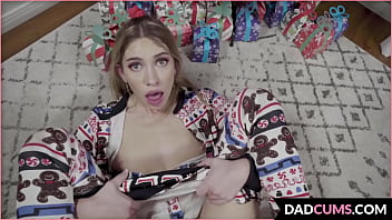 Gadis Mungil Meminta Kunci Mobil Pada Ayah Tirinya Yang Bergairah – Khloe Kapri, Donnie Rock
