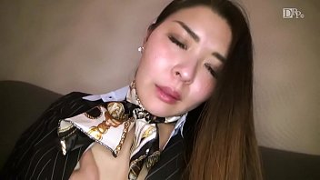 Ibu Kota Yang Menggoda: Kisah Hangat Pramugari Di Balik Seragam