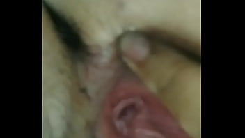 Tawanan Cina Memamerkan Vagina Perawan Yang Menggoda