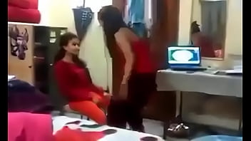 Garam Masti Hostel Ke Kamre Mein