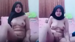 Abg Berjilbab Hitam Bikin Heboh Gara-gara Aksi Remas Payudara Seksi