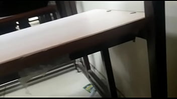 Gadis India Yang Menggoda Dengan Lekuk Tubuhnya Yang Mempesona