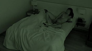 Istri Nakal Meremas Sendiri Sambil Nonton Film Panas Di Samping Suami Yang Tidur, Nyaris Ketahuan!