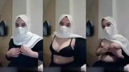 Camilla Berhijab Menggoda Dengan Payudara Menggairahkan