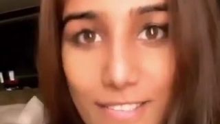 Poonam Pandey Sengaja Buka Areola Saat Live Instagram
