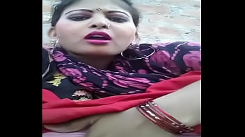 Desi Bhabhi Memainkan Jari-jari Panasnya Di Tempat Tersembunyi