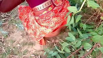 भाभी की गर्मी खेतों में देवर के साथ मचाती है आग