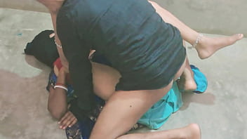 Gadis Desa India Dengan Payudara Besar Bercinta Dalam Video Amatir