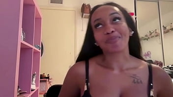 Menyelami Kedalaman Sensual Lily Starfire