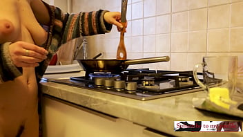 Memasak Telanjang Dengan Thelma: Episode Panas Yang Menggoda