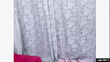 Gadis Asia Montok Dari Tiongkok Yang Menggoda Dengan Aksi Telanjang Dan Masturbasi Yang Menggairahkan
