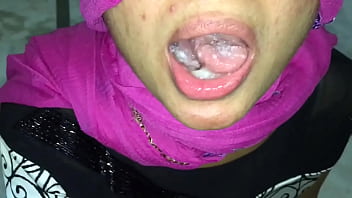 Tetes Sperma Mengalir Di Tenggorokan Bhabhi Gujju Yang Gila Orgasme