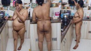 Bibiku Yang Nakal Telanjang Bulat Di Dapur, Menggoda Dengan Tubuhnya Yang Seksi