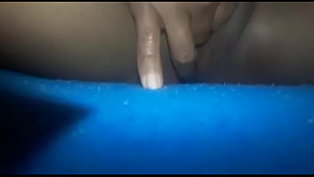 Chica Oscura Caliente Se Toca Con Pasión