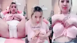 Cici Cantik Mengelus-elus Vagina Terbuka Lebar
