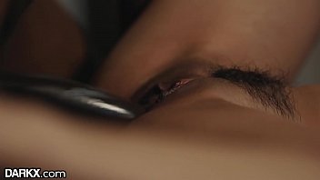 Gadis Asia Mungil Berikan Pijat Sensual Penuh Gairah Untuk Pria Berpenis Besar