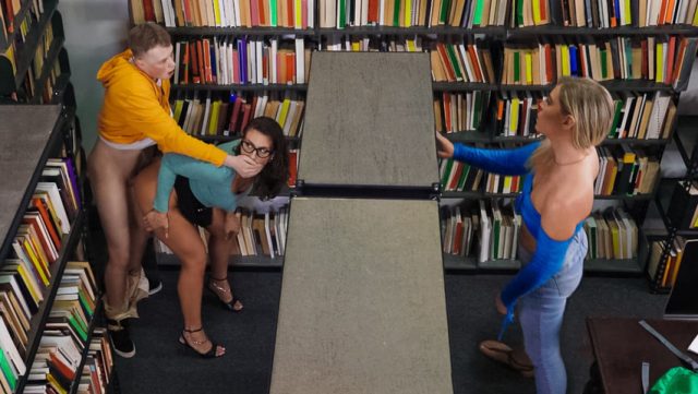 Pustakawan Nakal Menggoda Mahasiswa Dengan Rayuan Mesum