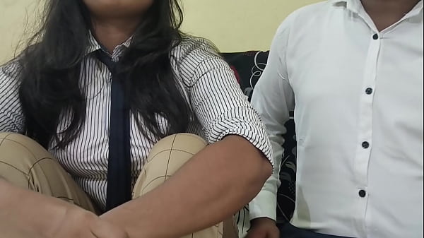 देसी नई नौकरी वाली लड़की का पहला दिन, काम पूरा न कर पाने पर बॉस ने ऑफिस में ही जमकर चोदा।