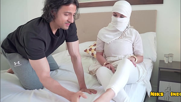 Gadis Muslimah Berpayudara Besar Yang Patuh Dan Seksi Bercinta Keras Dengan Pria Desi