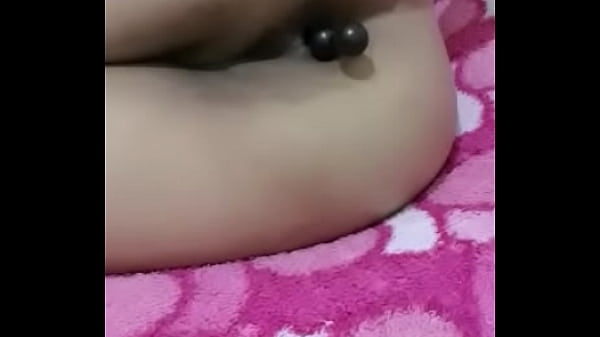Bermain Dengan Mainan Anal Yang Menggairahkan
