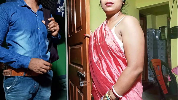 ब्रा बेचने वाले ने भाभी को लुभाकर जबरदस्त चुदाई की, हिंदी में गर्मागरम आवाज़